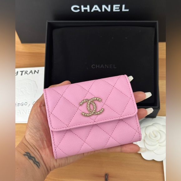 SOLD❌CHANEL 23P XL Flap Card Holder - Picture 5 of 14
